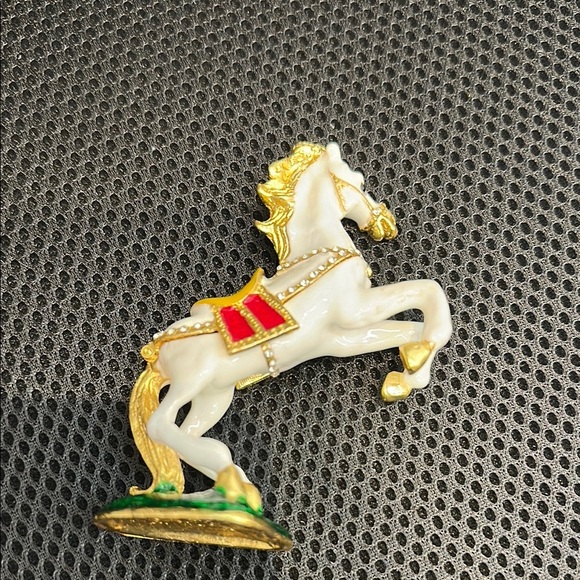 White and Gold Horse Figurine - Picture 2 of 3